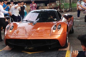 Pagani Huayra 78 tỷ của Minh nhựa đi xét biển tại Sài Gòn